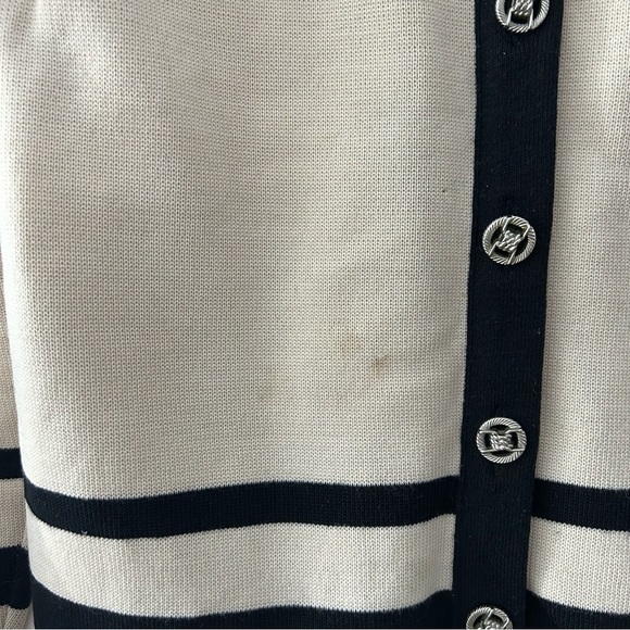 Vintage - Elegant Black and Cream Blazer - Picture 4 of 12